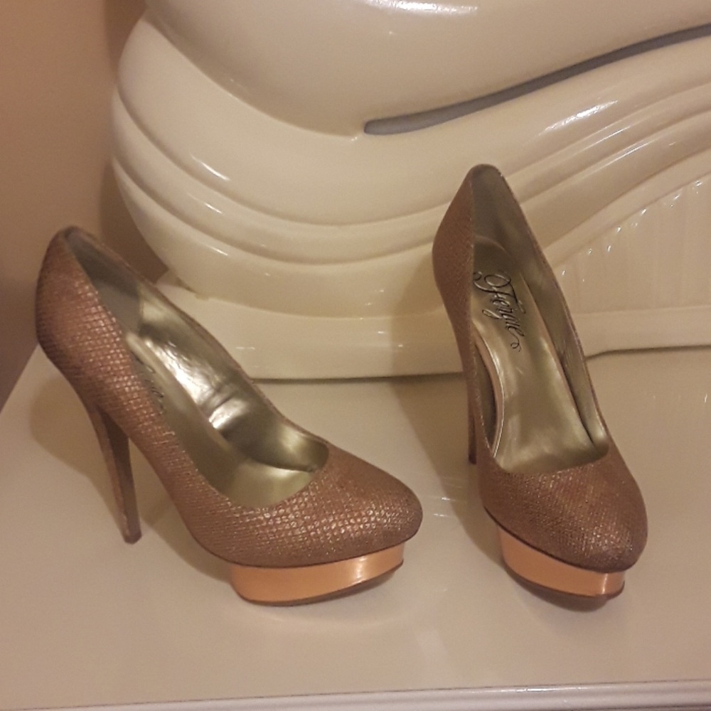 NEW Fergie shoe